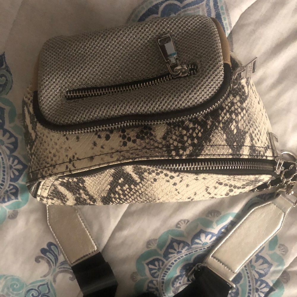 Preowned Steve Madden Pouch